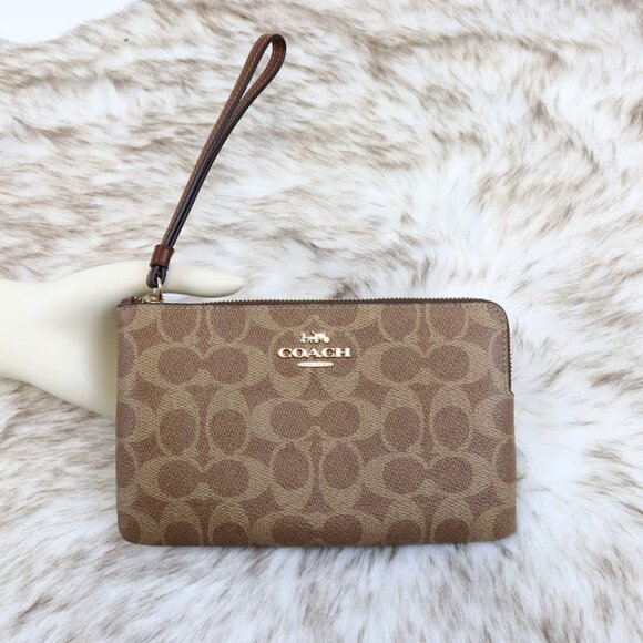NWT COACH LARGE CORNER ZIP WRISTLET IN SIGNATURE CANVAS CZ277 - Picture 1 of 10